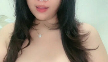 CHIKA Hot Pamer Toket Mantab