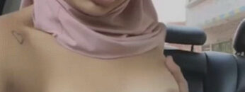 HIJAB Horny Ngocok Di Mobil