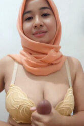 BUNDA LUSIE Hijab Ngocok Sotong