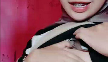 RIRI Hijab Masih Malu Malu