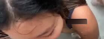 Rekam NGEWE Di Kolam Renang