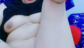 MERLIN Hijab Horny Kocok memek.jpg