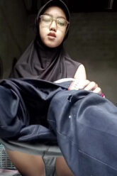 NUNING Hijab Pelajar Pamer Memek.jpg