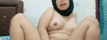 MELA Hijab Colok memek Pakai Jari.jpg